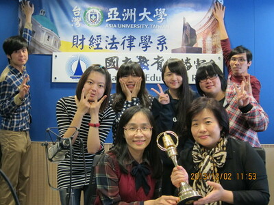 亞大財法系師生參加「青春夢工廠」教育電台！